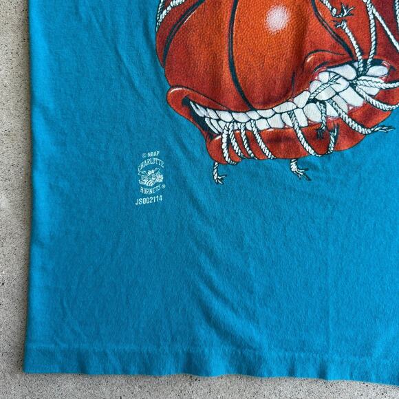 Vintage Charlotte Hornets NBA Basketball Hoop 90s Shirt Fits like Medium - Picture 6 of 6